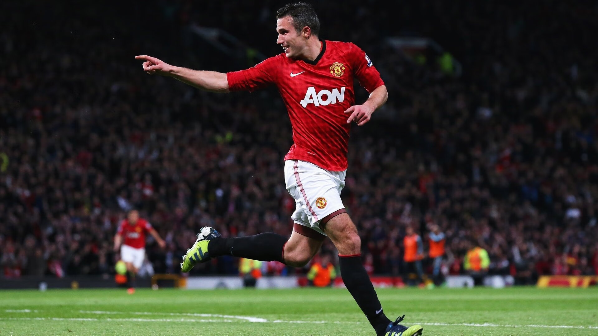 赛道上的逆袭，拉塞尔单骑救主，红牛二队轻取雷诺